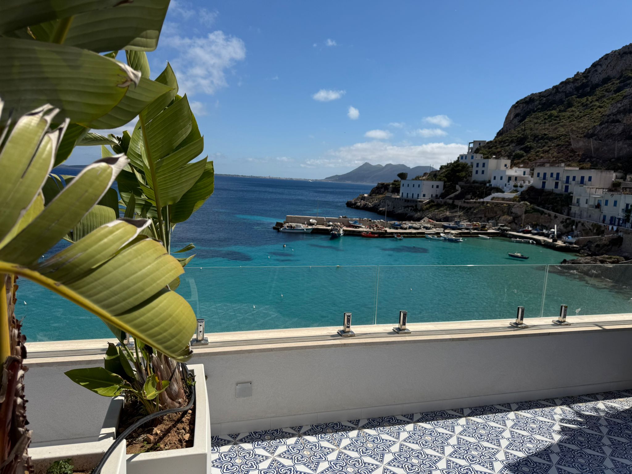 Suite Blue Moon — terrazza affacciata su Cala Dogana